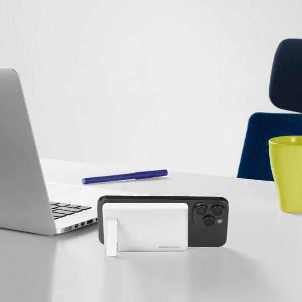Best Buy Essentials Magnetic Wireless Portable Charger-9